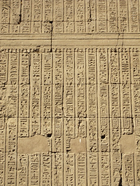 hieroglyphics-105770_640