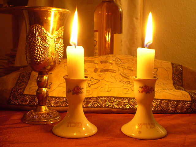 {{Information |Description={{en|1=Shabbat Candles}} {{de|1=Schabbatkerzen}} |Source={{own}} |Author=Olaf.herfurth |Date=2010-03-06 |Permission= |other_versions= }}